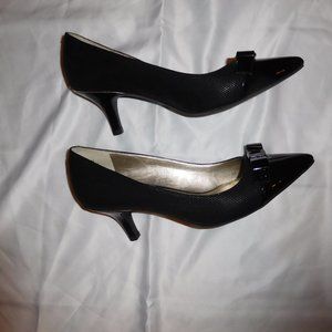 Anne Klein Women’s Black iFlex FLOUNCY Kitten Heels/Pumps—Size 7M